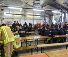 03 die ersten auswärtigen Feuerwehrleute sind eingetroffen