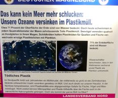 04 Plakat Ozean versinken im Plastikmüll