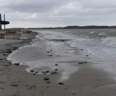 04 die sonst ruhige Ostsee erobert sich den Strand