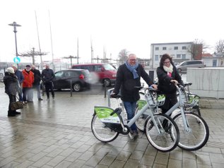 ja wir san mit´m Tadel da... Bürgermeister Heiko Voß und Janet Sönnichsen, Geschäftsführerin KielRegion