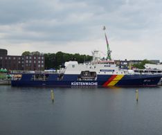 14 Open Ship auf der gerade in Dienst gestellten Neustadt