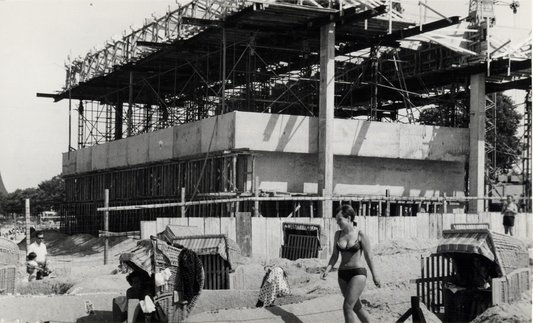 Bau der Schwimmhalle 1970