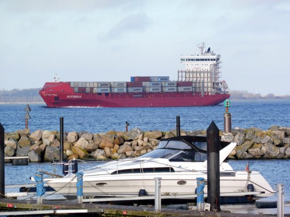 Containerschiff "Alsterdijk"