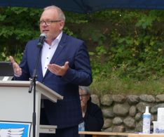 26 Bürgermeister Heiko Voß begrüsst die Anwesenden und Kandidaten