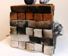26 selbstgebrannte kleine Mauersteine